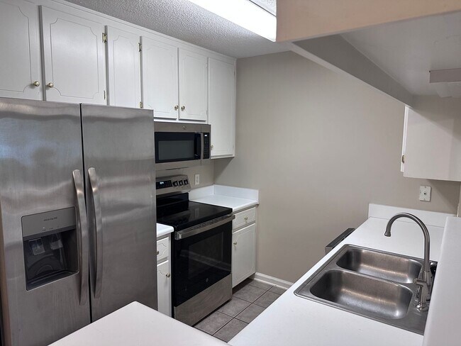 Building Photo - 132 S Spring View Dr