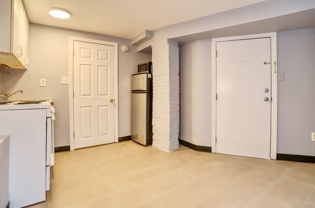 Building Photo - 320 Jefferson St