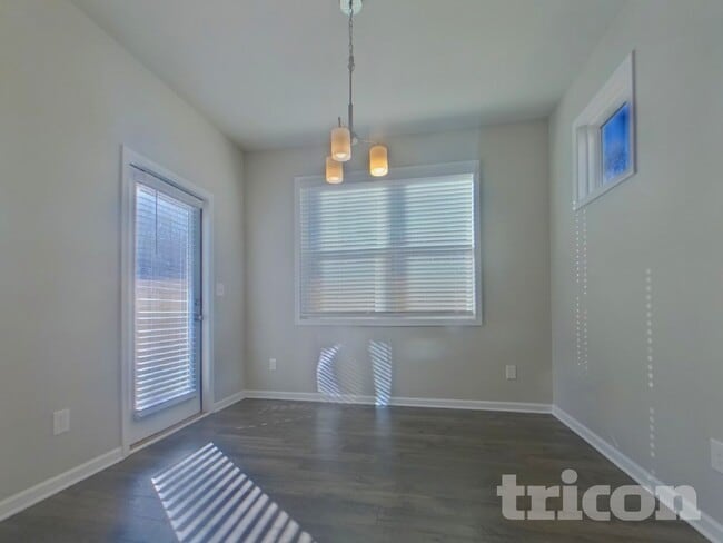 Building Photo - 2241 Westside Dr