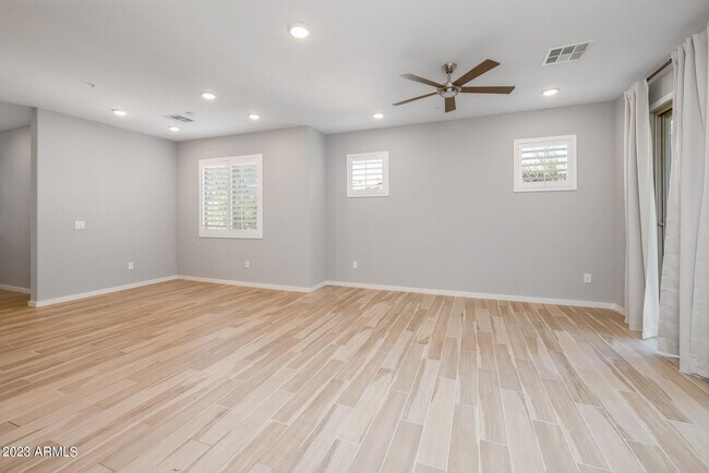 Foto del edificio - 250 W Queen Creek Rd