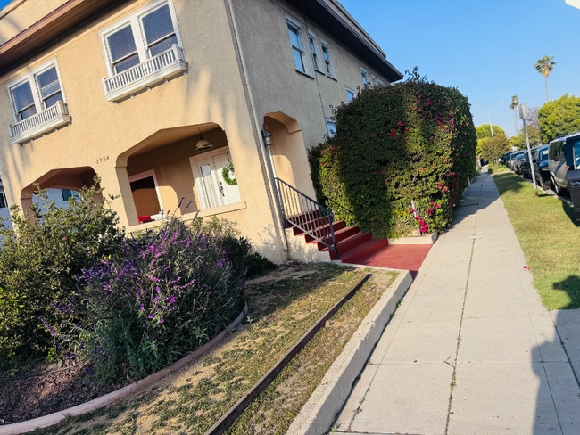Foto del edificio - 2754 Kenwood Ave