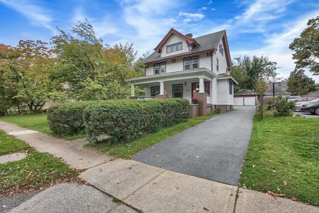 Building Photo - 105 Hooker Ave
