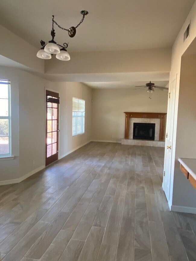 Building Photo - 12385 Paseo Alegre Dr