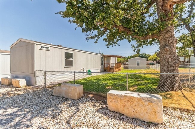 Building Photo - 221 E Castleshoals Dr
