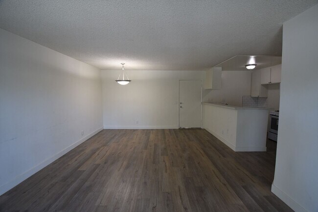 Foto del edificio - 15049 Burbank Blvd