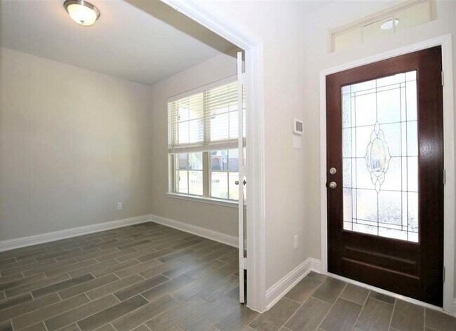 Foto del edificio - 8202 Aleppo Pine Ln