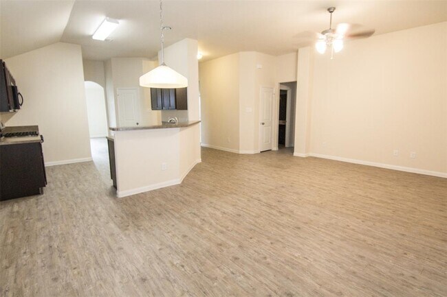 Building Photo - 3775 Lake Bend Shore Dr