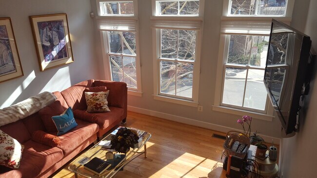 Sala de estar - 4418 Longfellow St