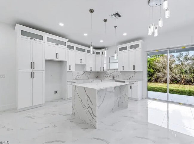 Building Photo - 4716 Douglas Ln