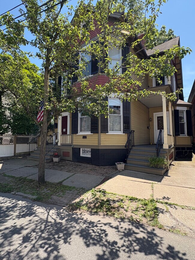 Building Photo - 24 Front St