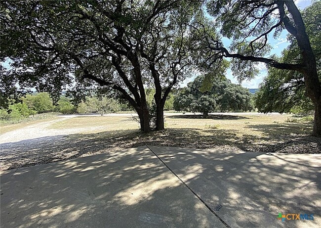 Foto del edificio - 1312 W Avenue D