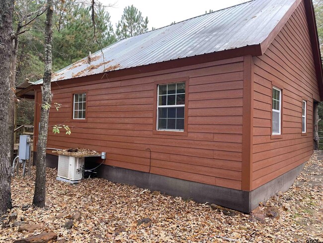 Building Photo - 245 Community Ln