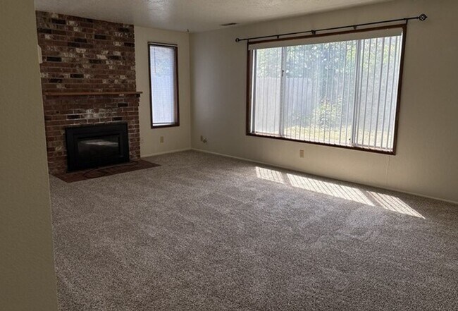 Foto del edificio - 3Bd/2Ba Single Story House - Available to View!