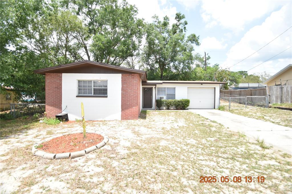 Foto principal - 8320 Oleander Ln