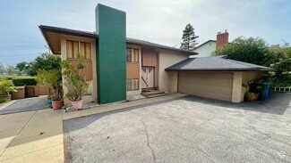 Building Photo - 298 Country Club Dr