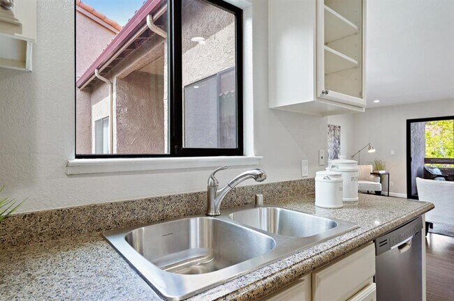Foto del edificio - 2250 Monroe St