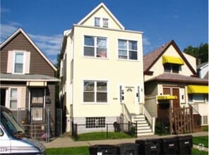 Building Photo - 7742 S Muskegon Ave