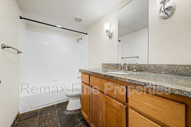 Foto del edificio - 4704 E Paradise Village Pkwy N