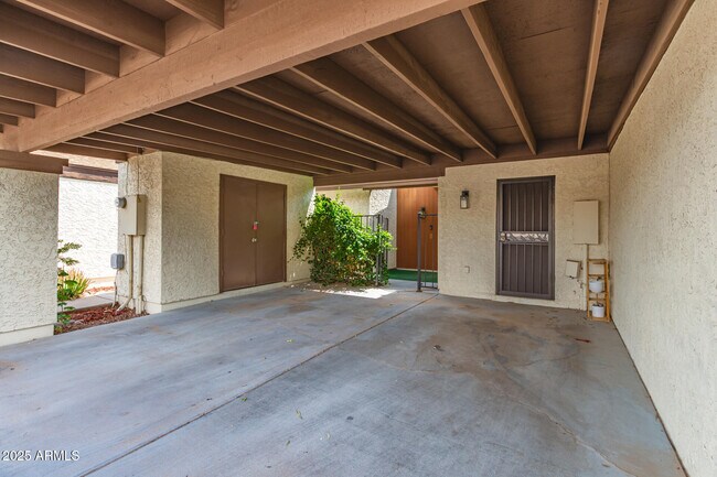 Foto del edificio - 4561 W McLellan Rd