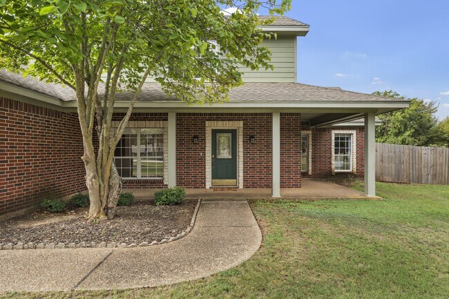 Building Photo - 1694 McLennan Crossing Rd