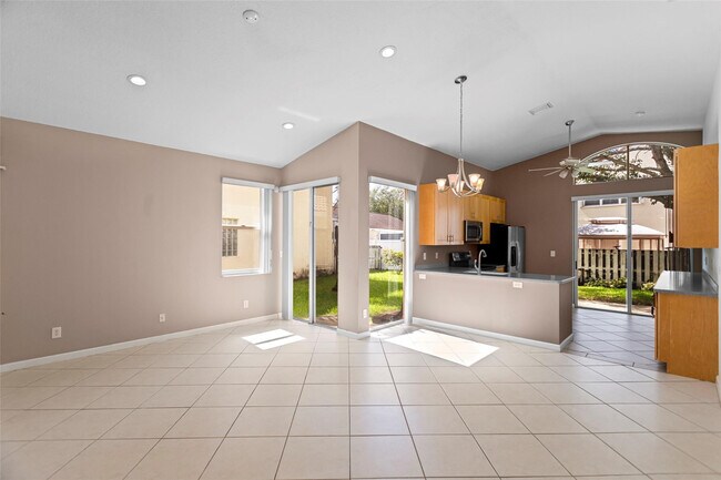 Building Photo - 15250 SW 49th Ct