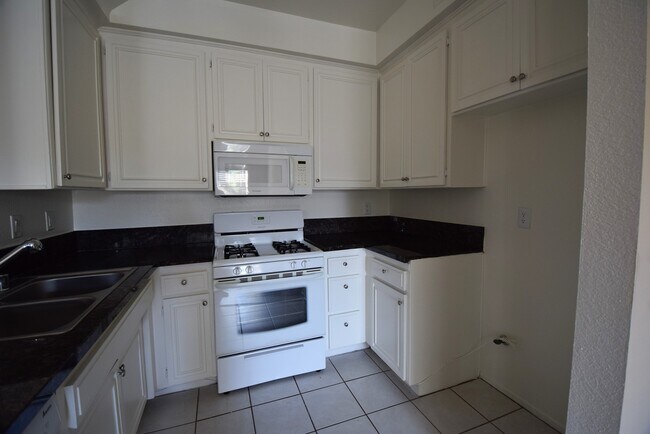 Building Photo - 11434 Moorpark St