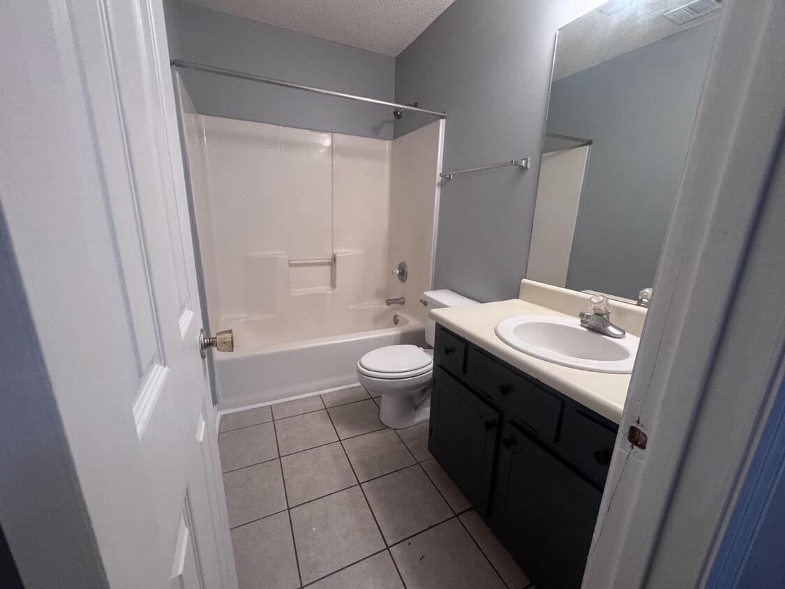 Building Photo - 2313 Friar Tuck Ln