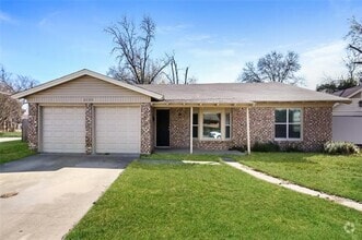 Building Photo - 2132 David Dr