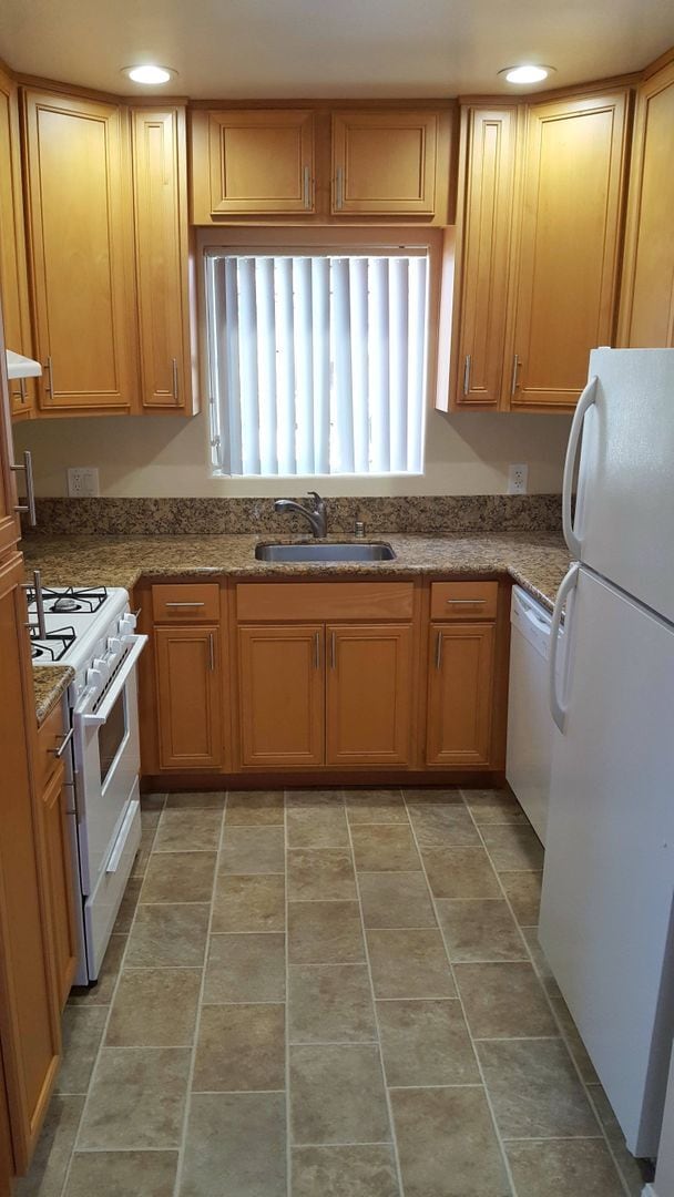Building Photo - Pacific Western Realty
