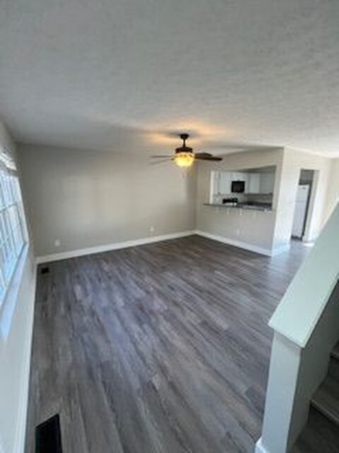 Foto del edificio - 1462 W Rockcrest Dr