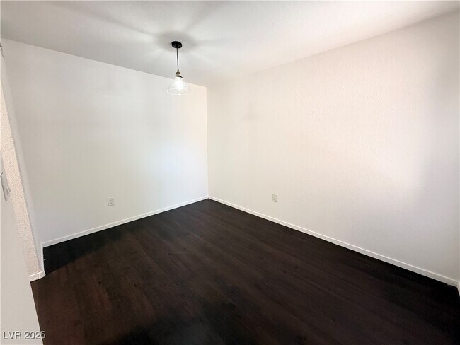 Foto del edificio - 555 E Silverado Ranch Blvd