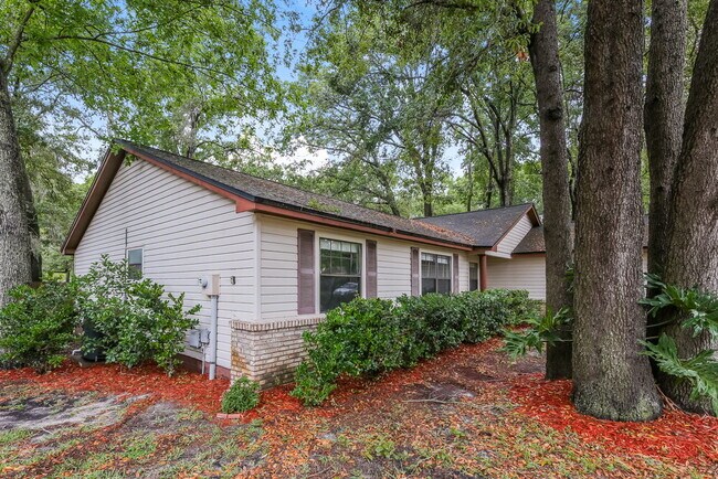 Building Photo - 1870 Shadow Ridge Trail