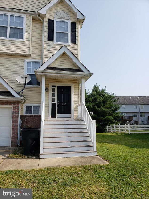 255 E Sheldrake Cir, Dover, DE 19904 House Rental in Dover, DE