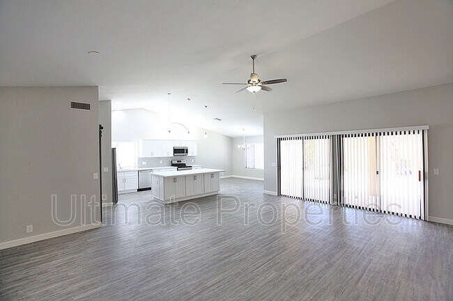 Foto del edificio - 9129 W Kerry Ln