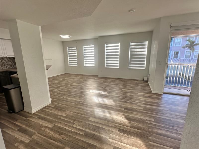Foto principal - 6492 W Sample Rd