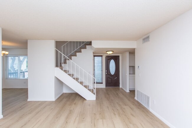 Foto del edificio - Spacious 3 Bed/ 2 Bath Home Nestled In Tranquil Setting in Spring Valley