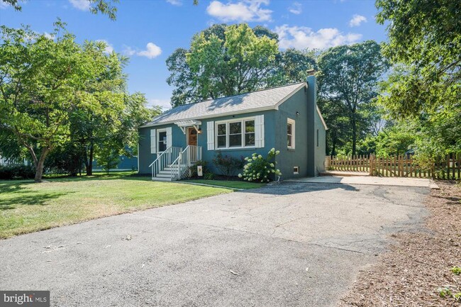 Building Photo - 618 Cypress Rd