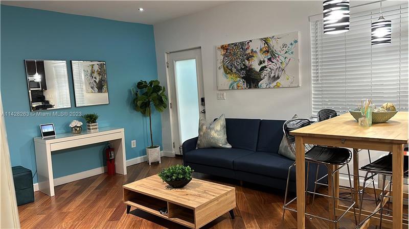 Foto principal - 927 Euclid Ave