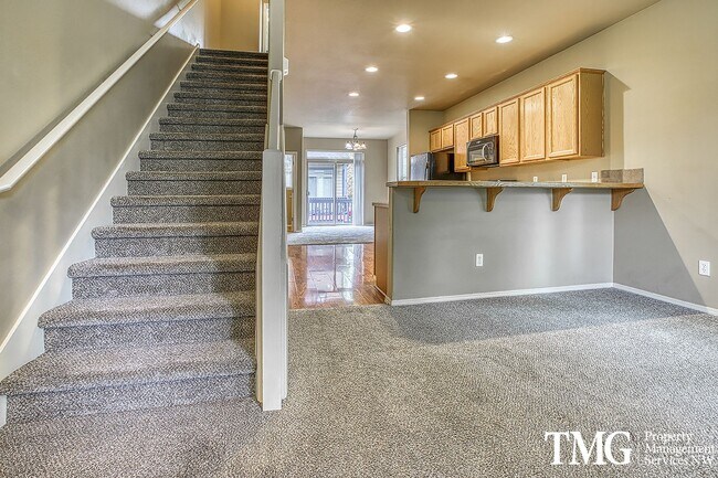 Building Photo - Wonderful Two Bedroom, 2.5 Bathroom Townho...