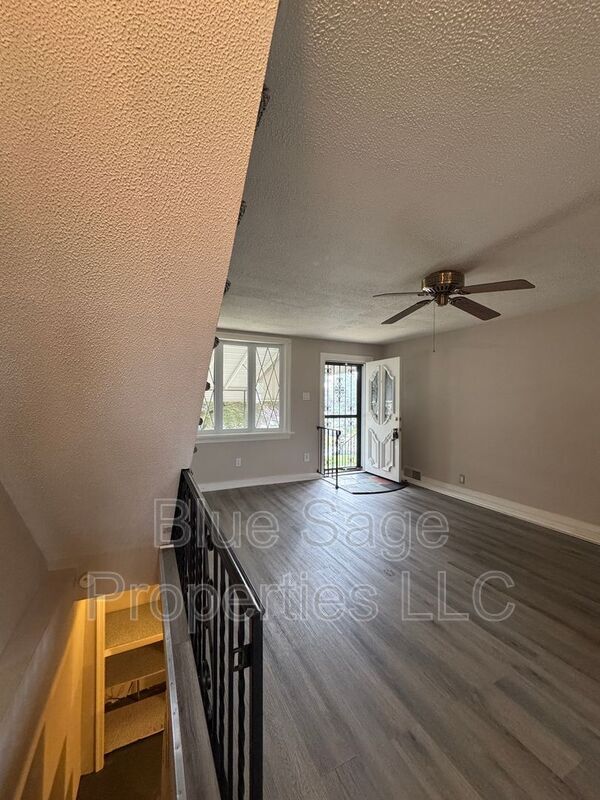 Foto del edificio - 228 W Wyncliffe Ave