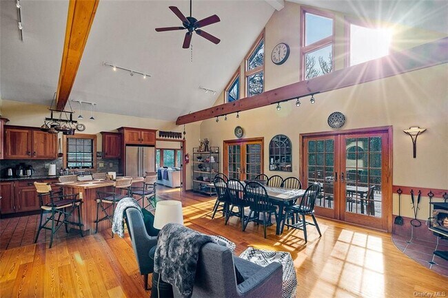 Foto del edificio - 490 Peak Rd