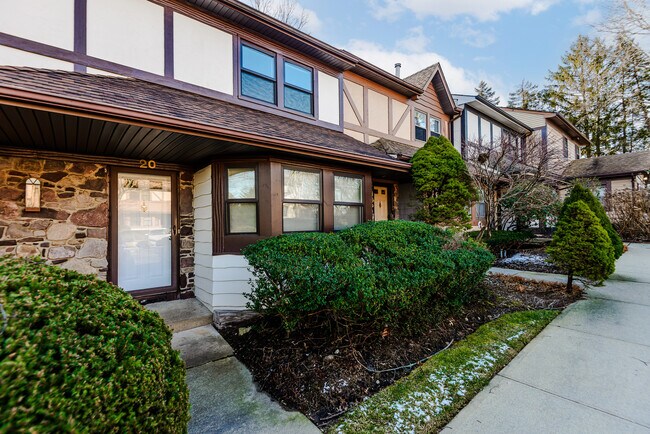 Building Photo - 20 Wimbledon Ct