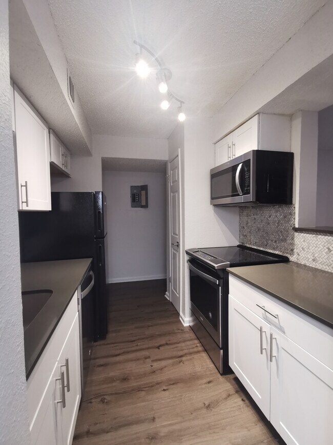 Summerset Apartments at 1101 St Round Rock, TX