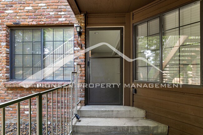 Foto del edificio - Spacious Condo with Washer/Dryer and Centr...