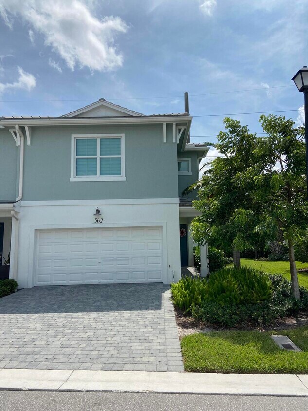 562 Parsons Wy, Deerfield Beach, FL 33442 Townhome Rentals in
