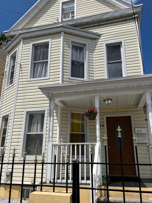 Building Photo - 415 Hamilton Ave