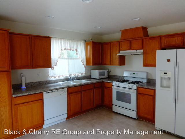 Building Photo - 9008 Iron Cactus Ave