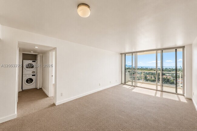 Foto del edificio - 5600 Collins Ave