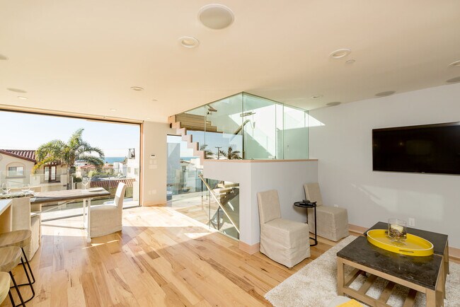 Foto del edificio - 814 Monterey Blvd