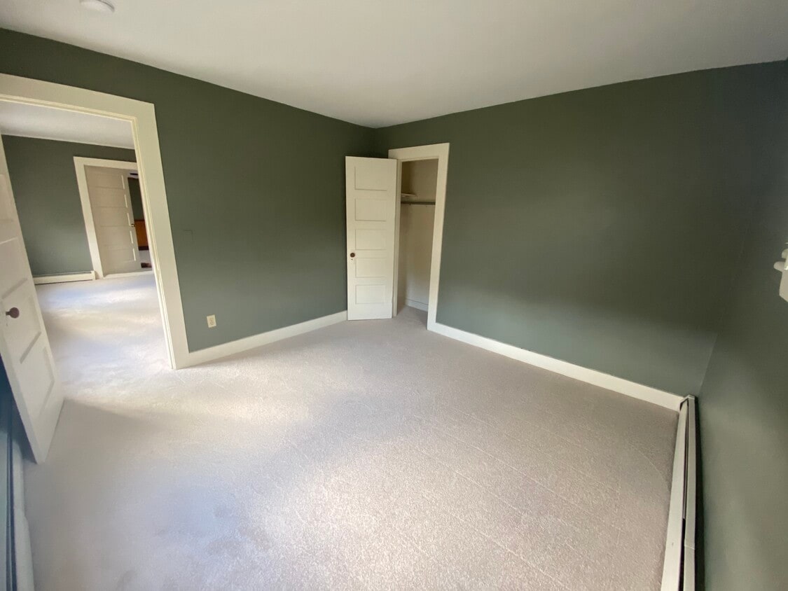 24 Oak Tree Rd Unit 24, Southbury, CT 06488 Apartments in Southbury